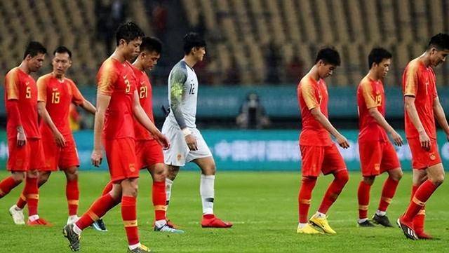 国足东亚杯新帅人选浮出水面，球迷建议高洪波助阵，期待重振旗鼓的简单介绍