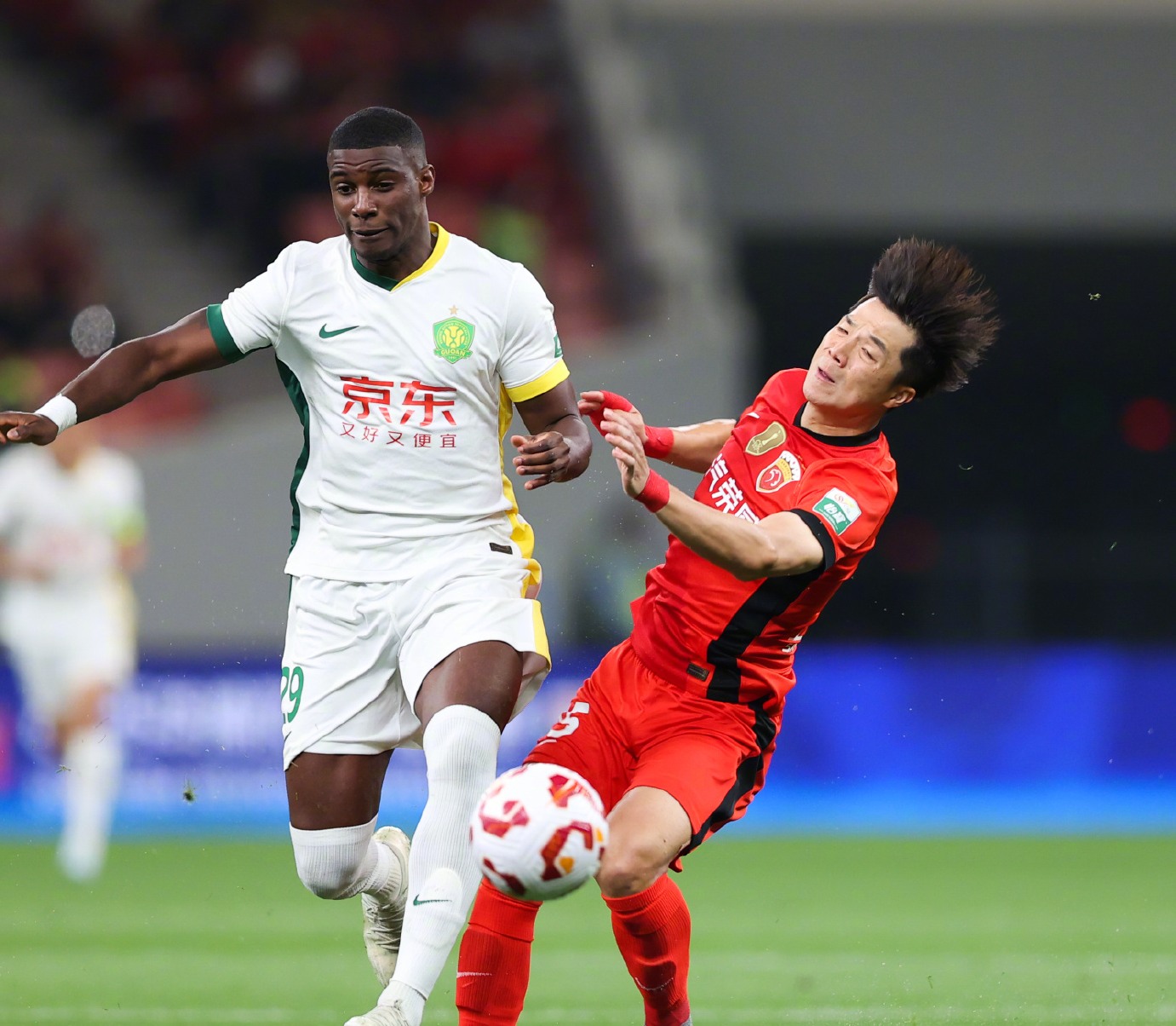 随着蓉城5-0大胜新鹏城，国安4-0，泰山3-1，中超最新积分榜出炉