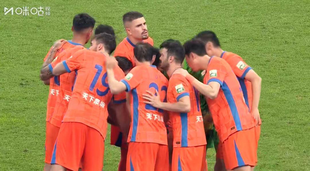 中超-刘祝润建功拉布亚德任意球破门大连2-0泰山迎2连胜