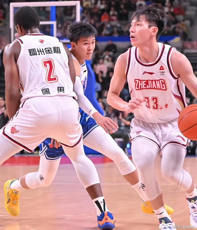包含CBA季前赛新疆广汇vs浙江稠州前瞻：赵睿首秀引爆焦点战的词条