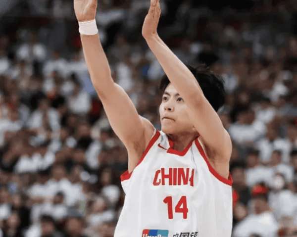 杨舒予的进攻内容丰富，空切和快攻位置感都很优秀的简单介绍